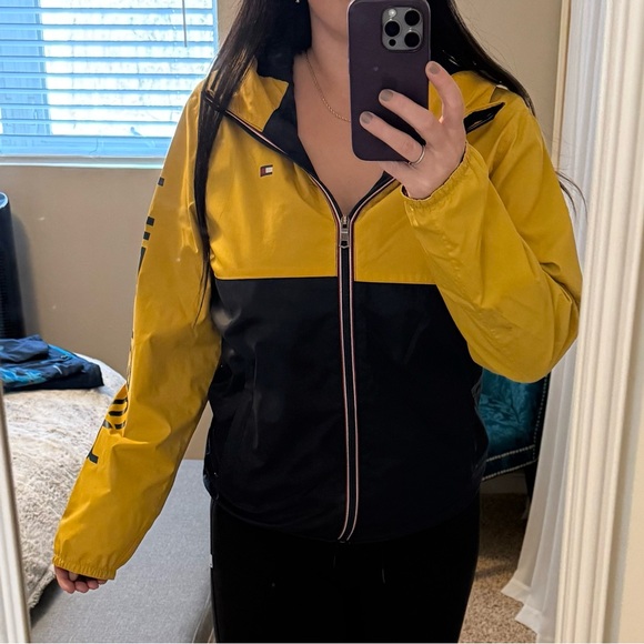 Tommy Hilfiger - Men's Colorblocked Logo Rain Slicker Jacket - Picture 8 of 9